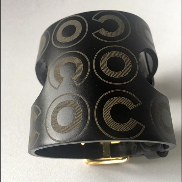 ❗️ SOLD ❗️ Chanel COCO Leather Cuff Bracelet - New Cond. w/original box - Rare! - Picture 9 of 12